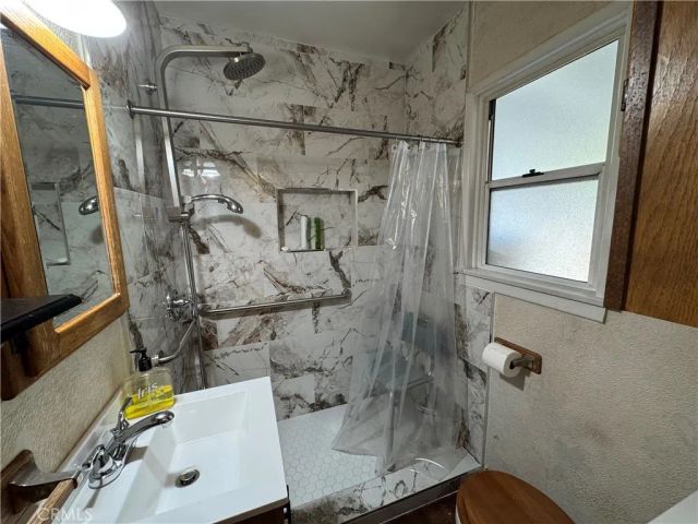 7039 Hesperia, Reseda, CA 91335
