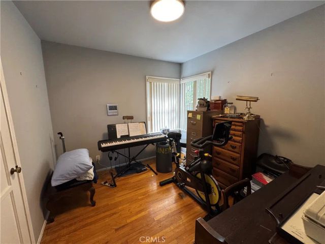7039 Hesperia, Reseda, CA 91335