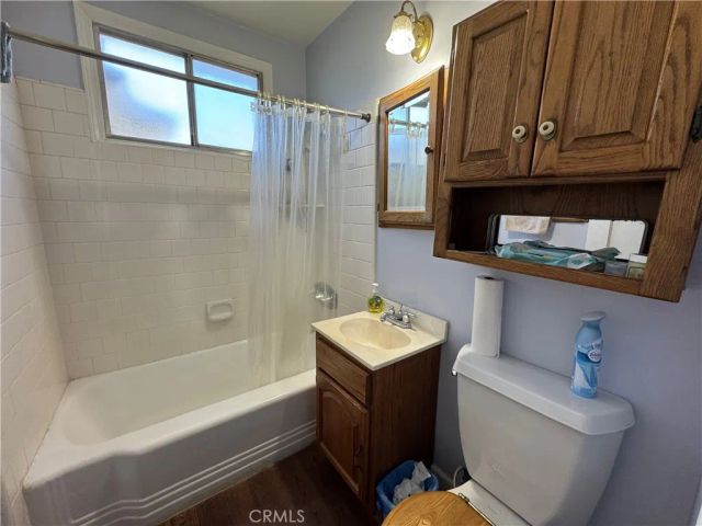 7039 Hesperia, Reseda, CA 91335