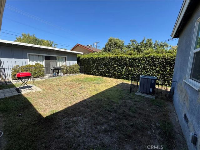 7039 Hesperia, Reseda, CA 91335