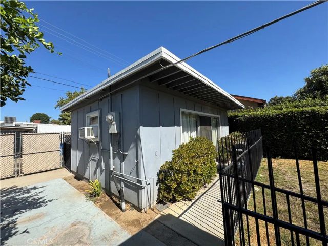 7039 Hesperia, Reseda, CA 91335