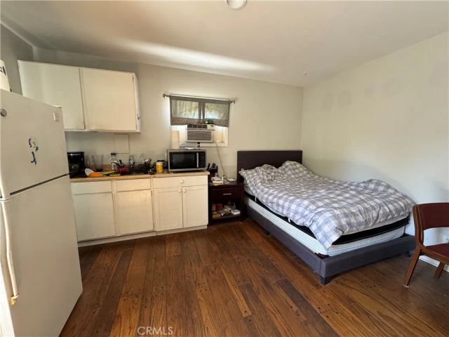 7039 Hesperia, Reseda, CA 91335