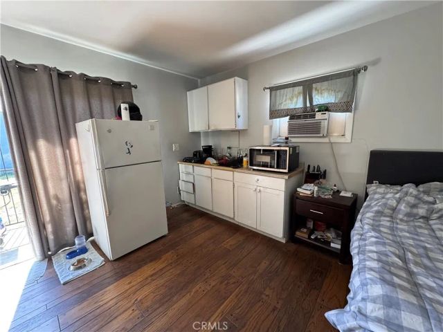 7039 Hesperia, Reseda, CA 91335