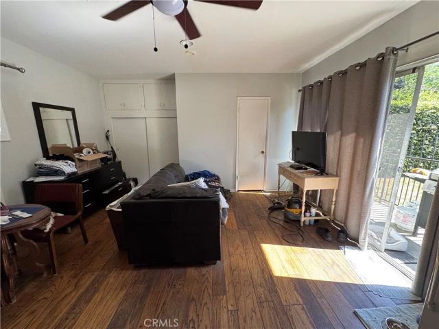 7039 Hesperia, Reseda, CA 91335