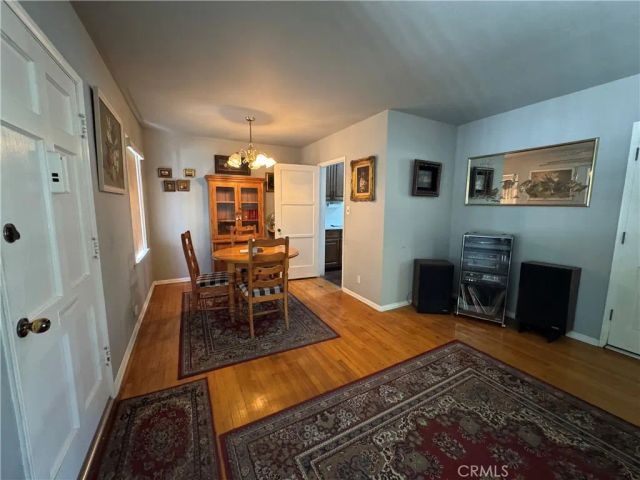 7039 Hesperia, Reseda, CA 91335