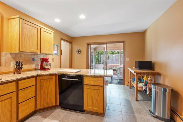 36 Country Ln, Princeton, MA 01541