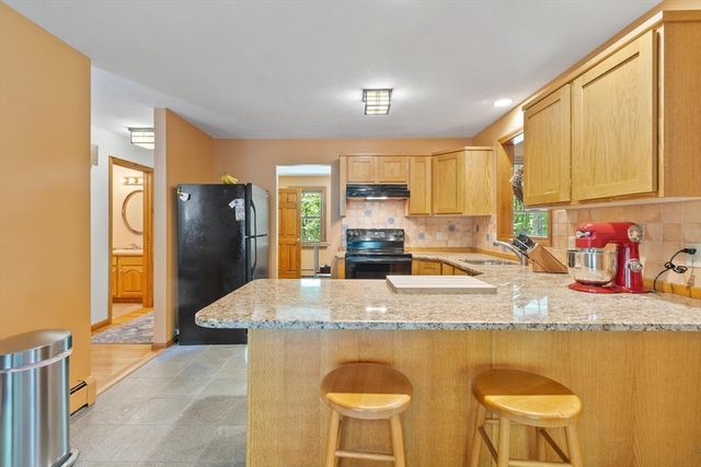 36 Country Ln, Princeton, MA 01541