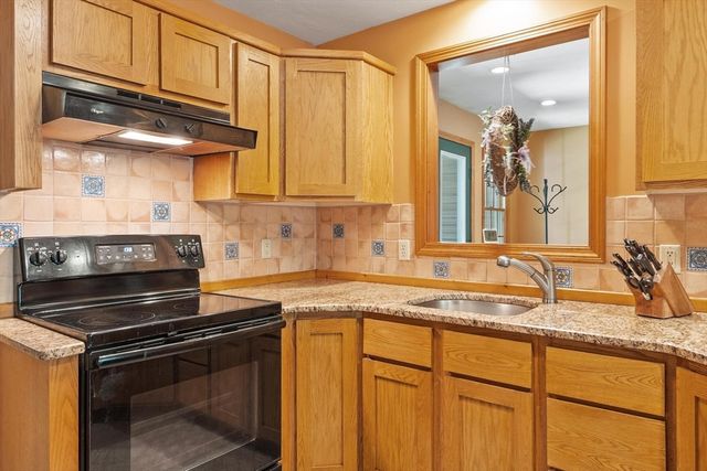36 Country Ln, Princeton, MA 01541