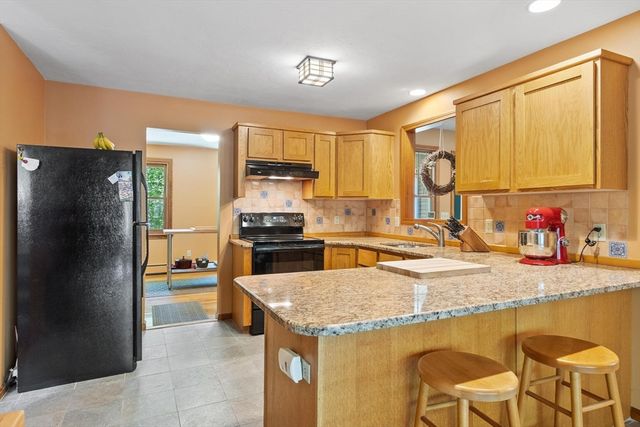 36 Country Ln, Princeton, MA 01541