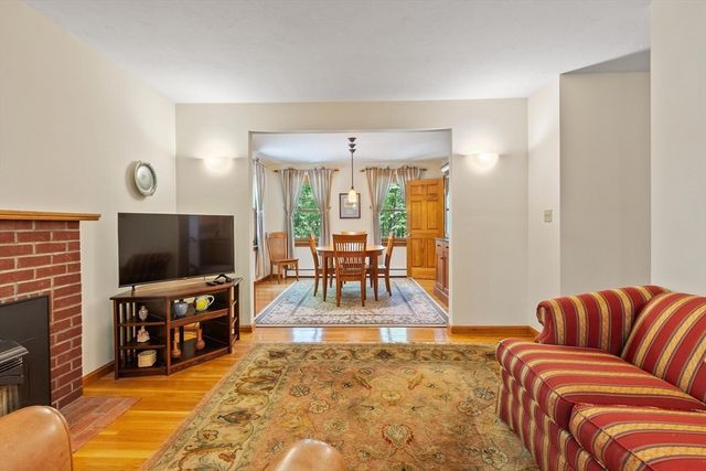 36 Country Ln, Princeton, MA 01541