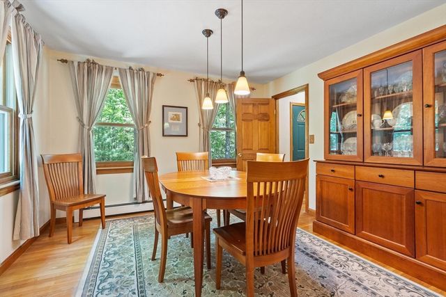 36 Country Ln, Princeton, MA 01541
