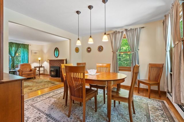 36 Country Ln, Princeton, MA 01541