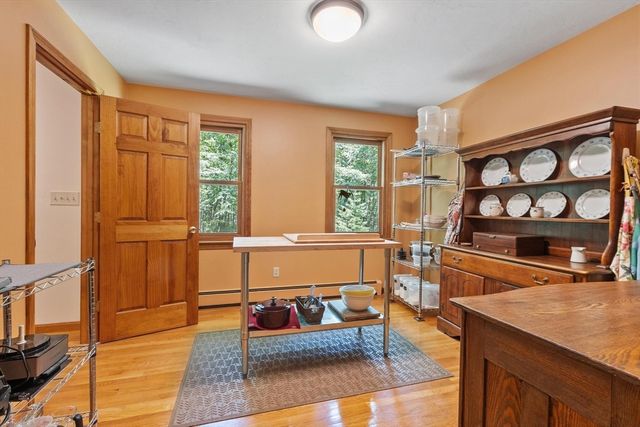 36 Country Ln, Princeton, MA 01541