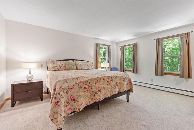 36 Country Ln, Princeton, MA 01541