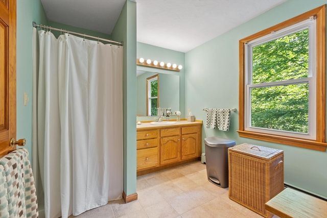 36 Country Ln, Princeton, MA 01541