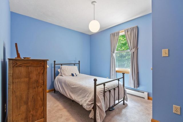 36 Country Ln, Princeton, MA 01541