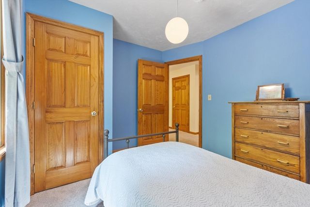 36 Country Ln, Princeton, MA 01541