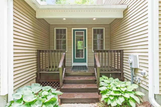 36 Country Ln, Princeton, MA 01541