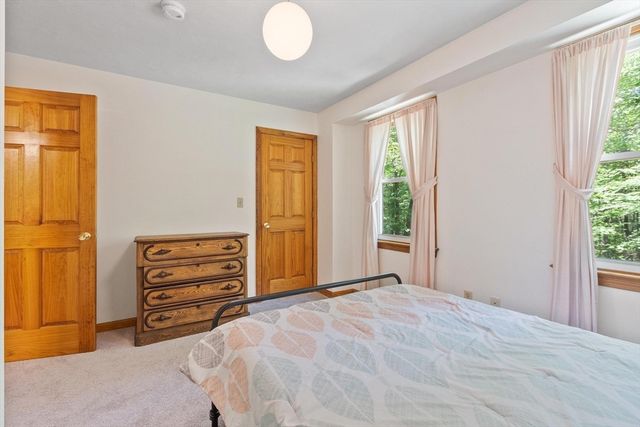 36 Country Ln, Princeton, MA 01541