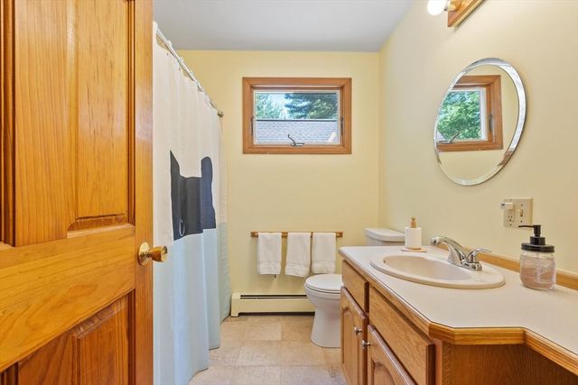 36 Country Ln, Princeton, MA 01541