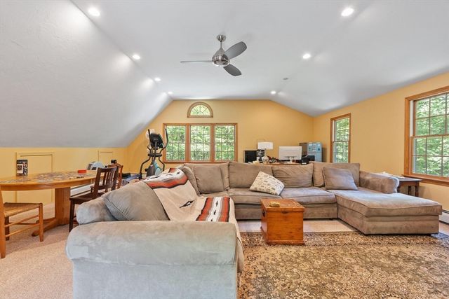 36 Country Ln, Princeton, MA 01541