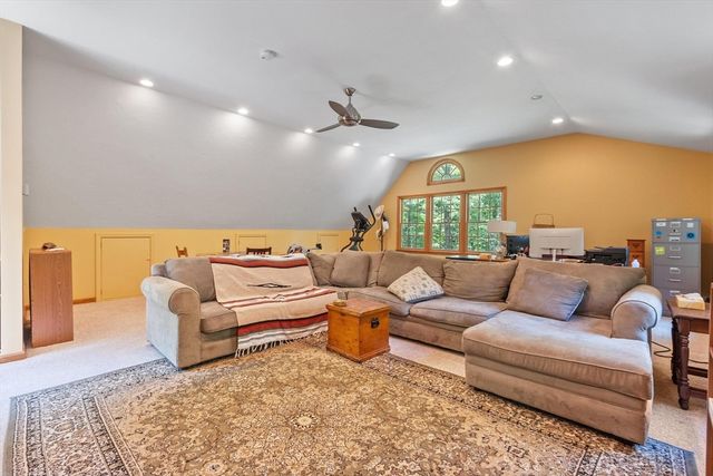 36 Country Ln, Princeton, MA 01541