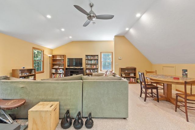 36 Country Ln, Princeton, MA 01541