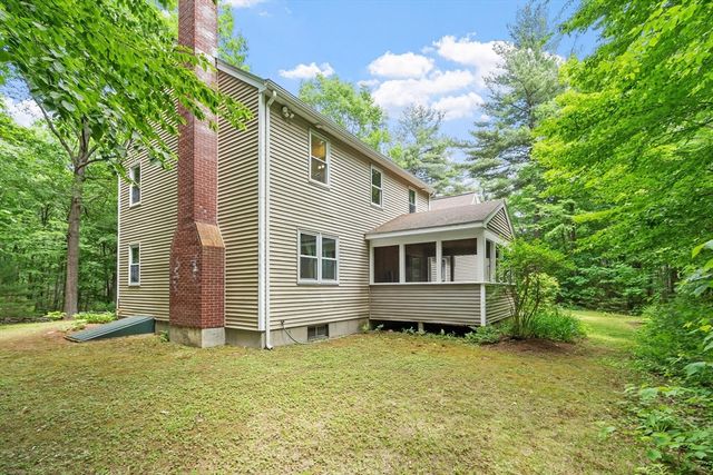 36 Country Ln, Princeton, MA 01541