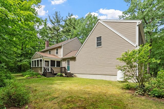 36 Country Ln, Princeton, MA 01541