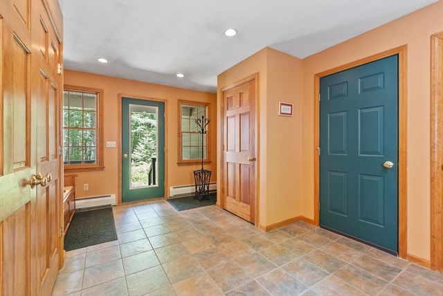 36 Country Ln, Princeton, MA 01541