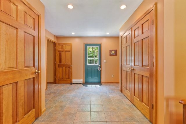 36 Country Ln, Princeton, MA 01541