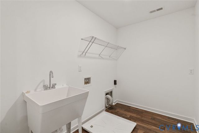 8321 Roden Dr, Mechanicsville, VA 23111