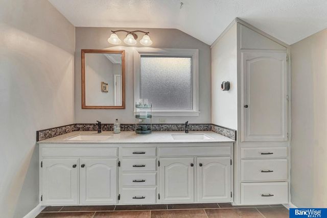 5815 Saint Paul Avenue, Lincoln, NE 68507