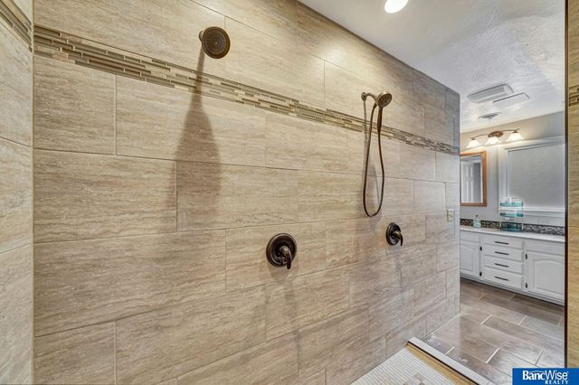 5815 Saint Paul Avenue, Lincoln, NE 68507