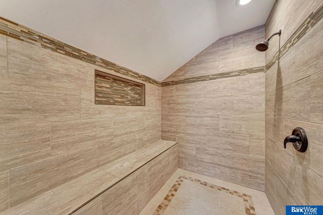 5815 Saint Paul Avenue, Lincoln, NE 68507