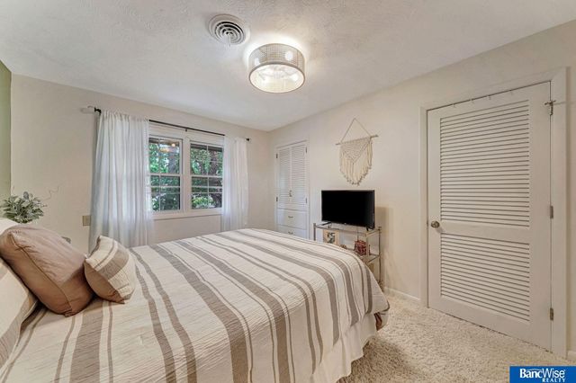 5815 Saint Paul Avenue, Lincoln, NE 68507