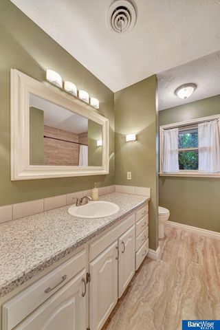 5815 Saint Paul Avenue, Lincoln, NE 68507