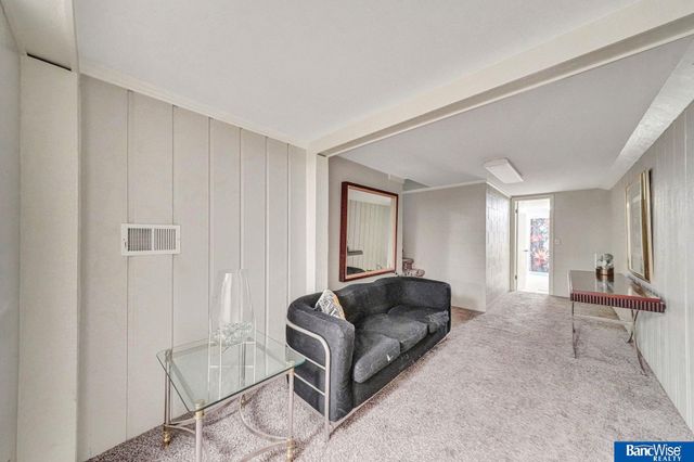 5815 Saint Paul Avenue, Lincoln, NE 68507