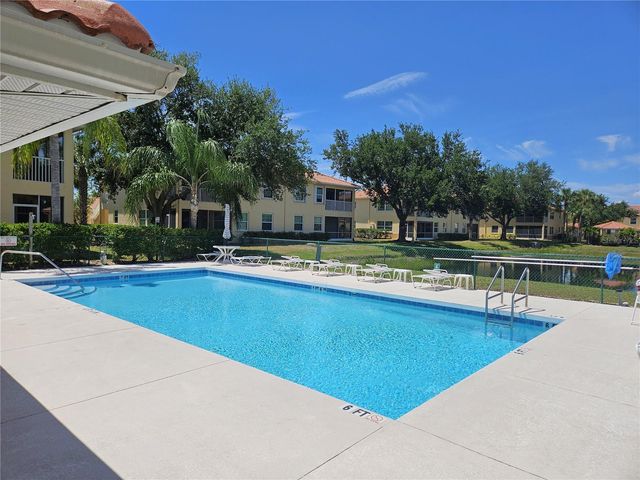 904 CASA DEL LAGO WAY 904, Venice, FL 34292