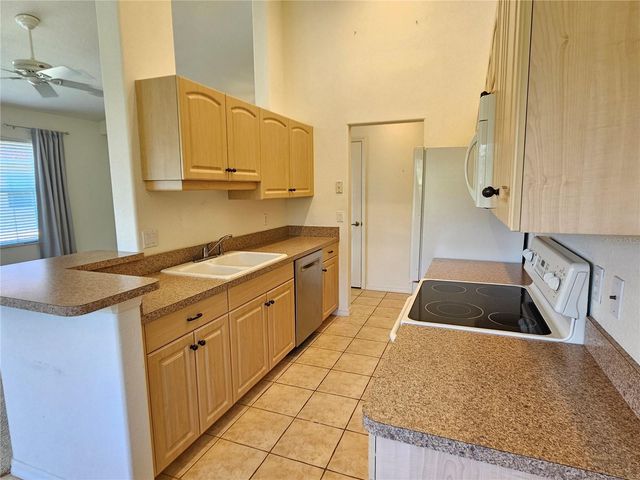 904 CASA DEL LAGO WAY 904, Venice, FL 34292
