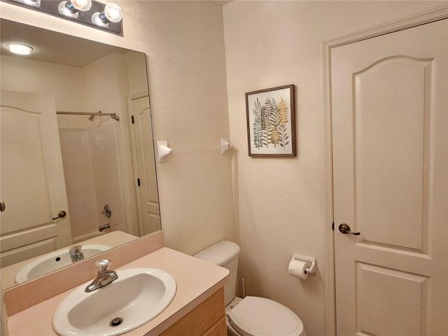 904 CASA DEL LAGO WAY 904, Venice, FL 34292