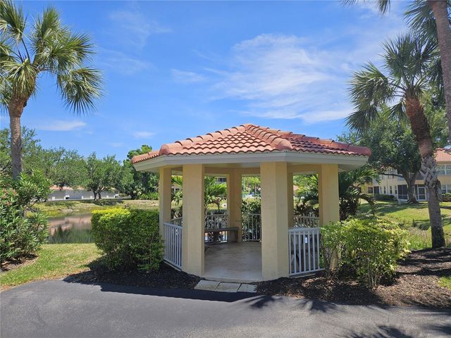 904 CASA DEL LAGO WAY 904, Venice, FL 34292