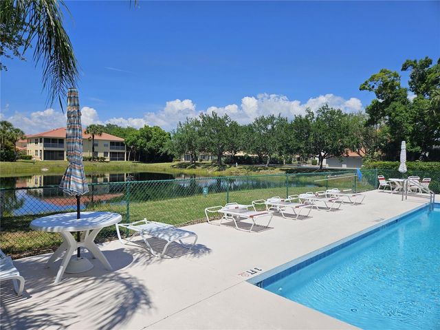 904 CASA DEL LAGO WAY 904, Venice, FL 34292