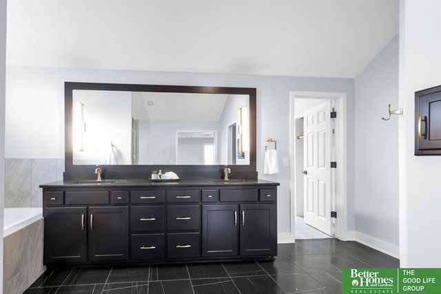 9929 S 103 Avenue Circle, Papillion, NE 68046