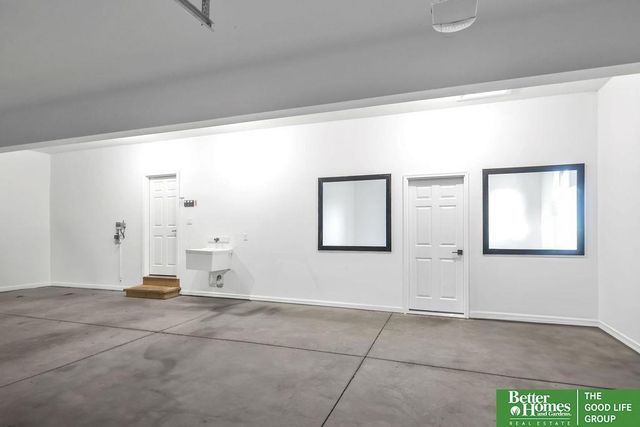 9929 S 103 Avenue Circle, Papillion, NE 68046