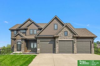 9929 S 103 Avenue Circle, Papillion, NE 68046