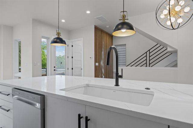 100 W Odell ST 3, Austin, TX 78752