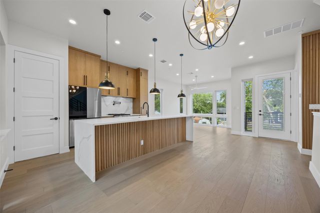 100 W Odell ST 3, Austin, TX 78752