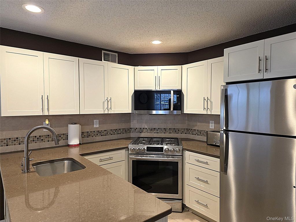 99 Eagle Ridge Way, Nanuet, NY 10954 — photo 3