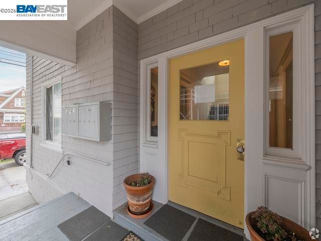 1832 Fruitvale Ave, Oakland, CA 94601